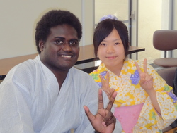 浴衣を着た学生　二人