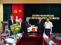 Director General, Professor Pham Quang Hung (the second from the right)